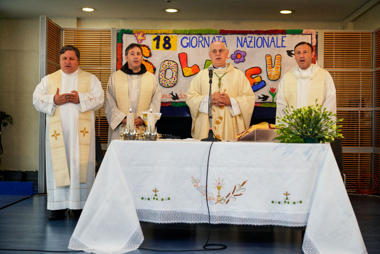 La Messa celebrata da Mons. Claudio Giuliadori